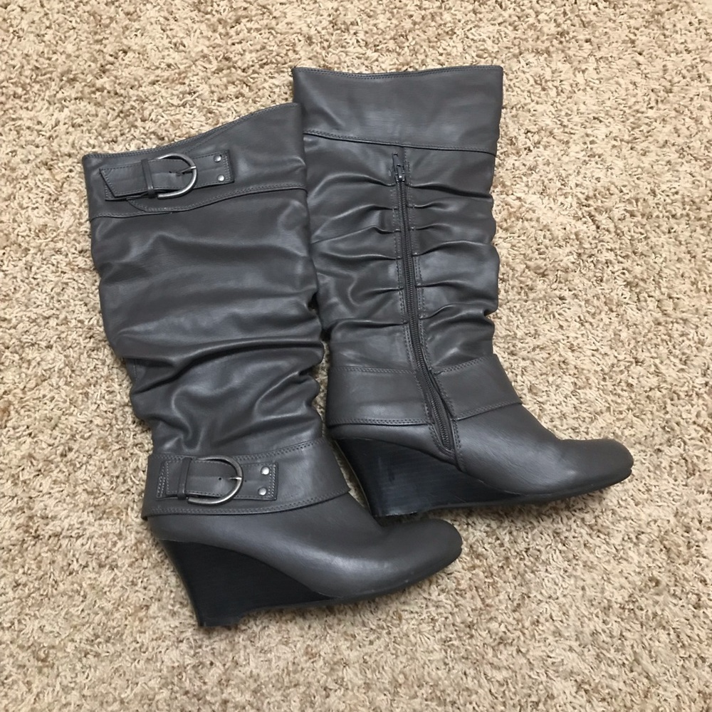 Mid-rise grey women’s size 7.5 boots